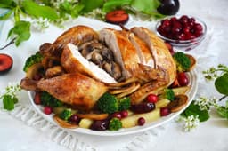 Курица, фаршированная грибами