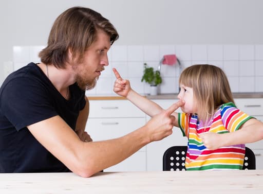 Катастрофические ошибки, которые родители делают в воспитании
